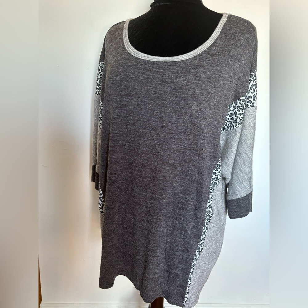 Gigio Plus+ Leopard Top - Picture 3 of 7